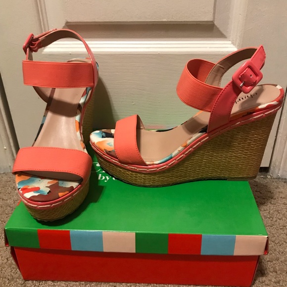 CLEAR OUT SALE ✨ women’s wedge sandal size 9 - Picture 1 of 7